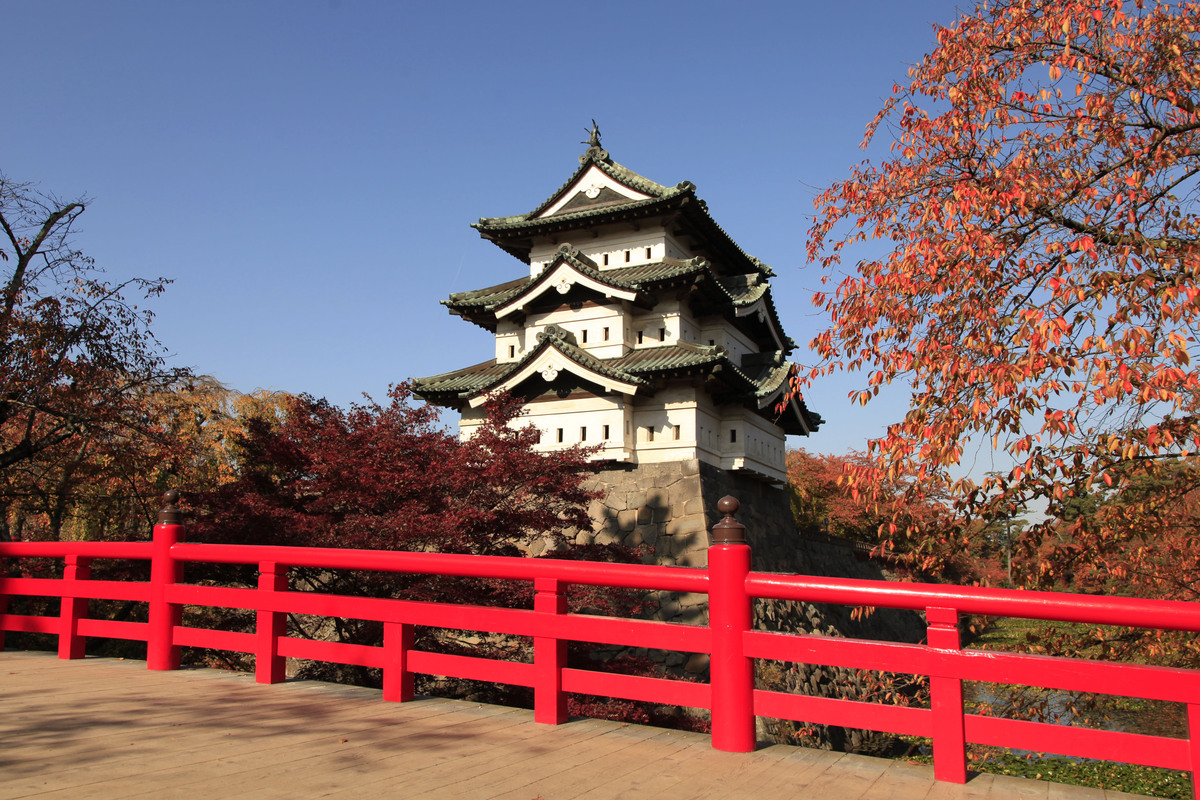 弘前公園（往年菊花紅葉祭10月底~11月初）